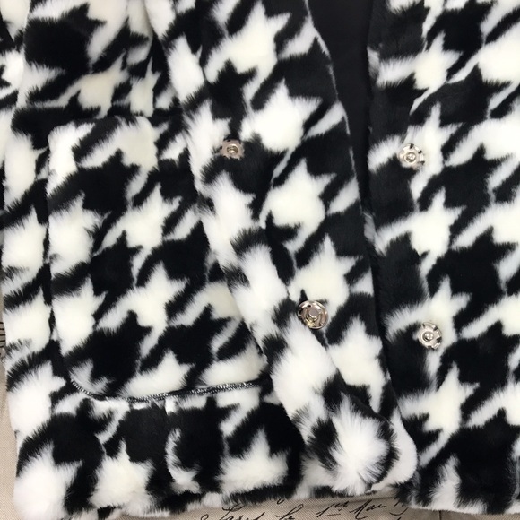 🎁CeCe by Cynthia Steffe Faux Fur Houndstooth Coat - Picture 10 of 16